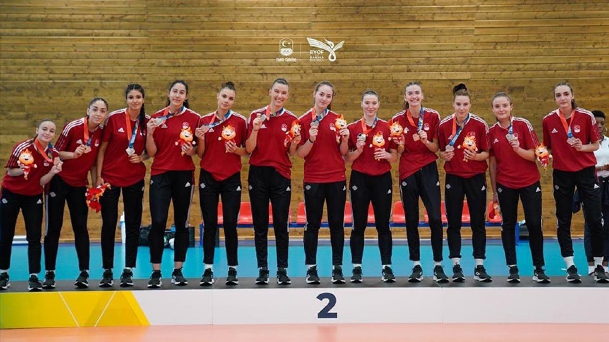 Волейбол боюнча кыздар улуттук курама командасы EYOFту күмүш медаль менен аяктады