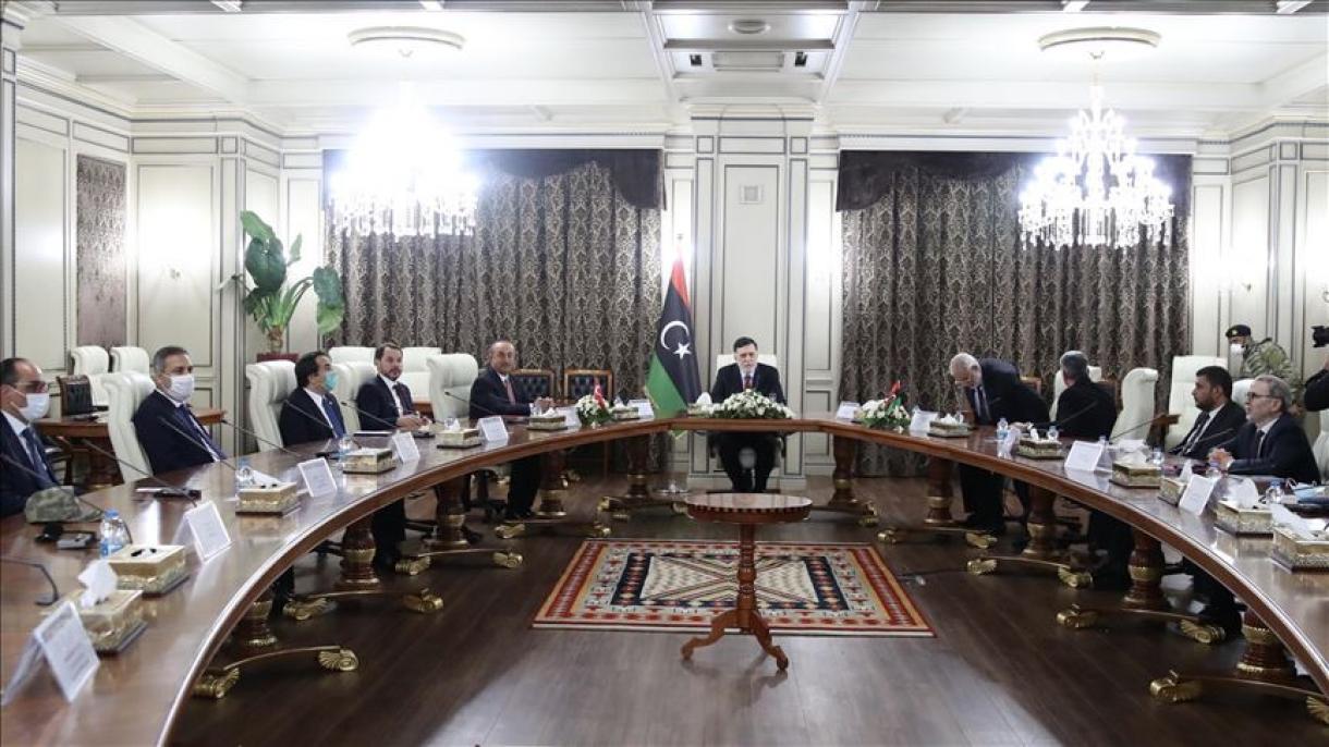 Visita surpresa à Líbia de uma delegação turca