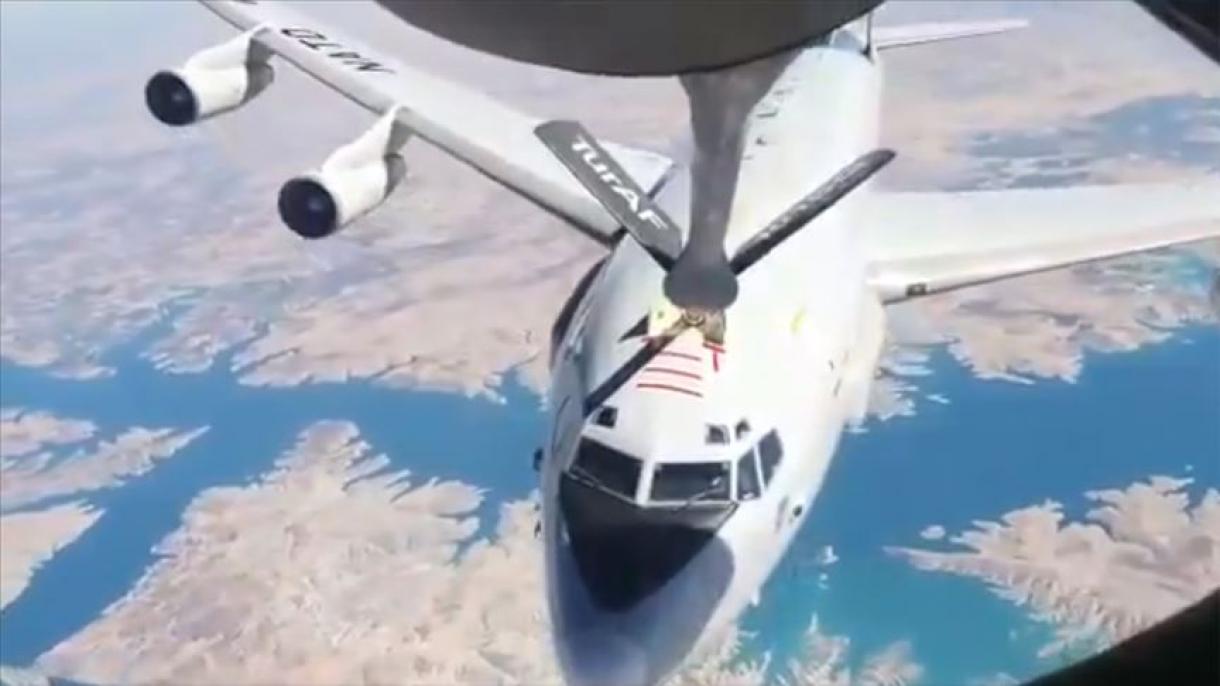 Самолет на ВВС на Турция презареди с гориво над Румъния самолет на НАТО