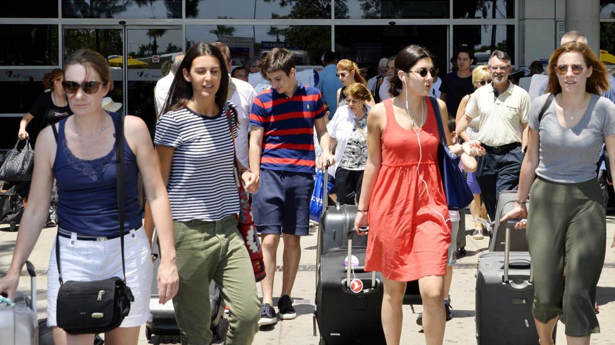 انطالیہ میں سیاحوں کی تعداد 50 لاکھ سے تجاوز کر گئی