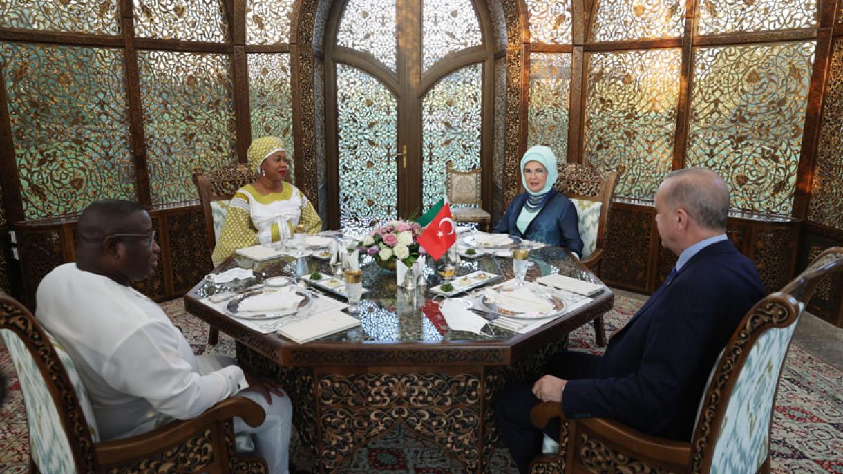 Με τον Πρόεδρο της Σιέρα Λεόνε συναντήθηκε ο Ερντογάν
