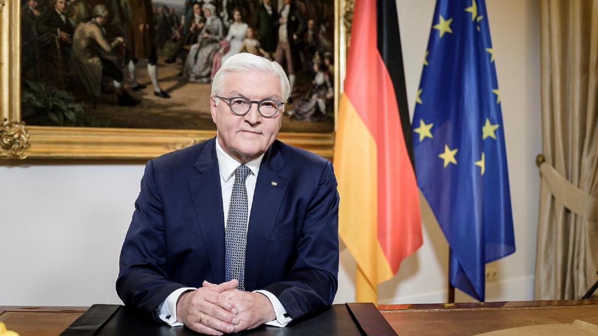 Германският президент Щайнмайер проведе телефонен разговор със Зеленски