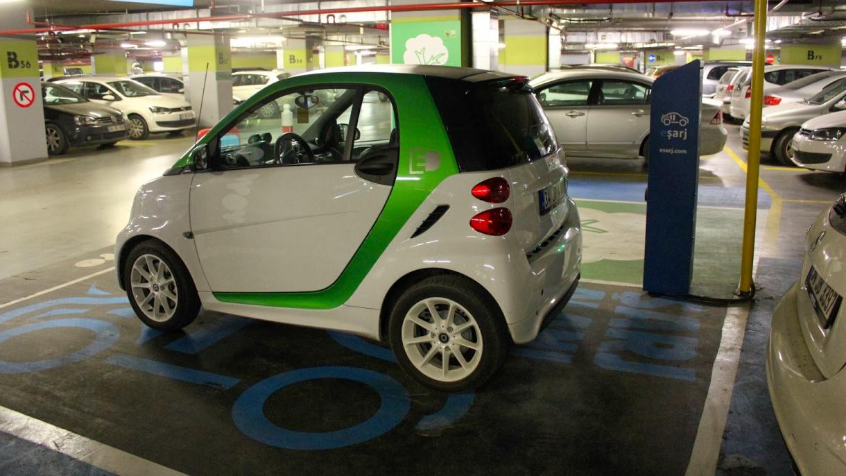 Una cuarta parte de los españoles sustituiría el coche diésel por eléctrico