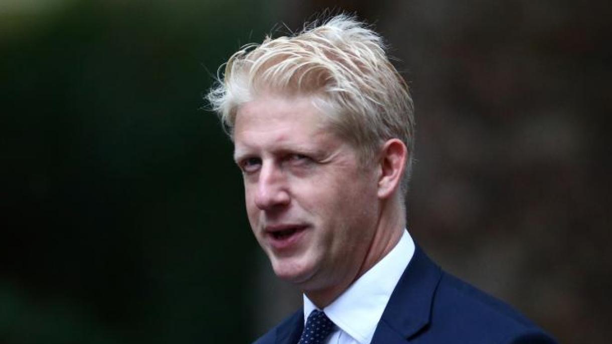 El hermano de Boris Johnson renuncia como ministro y diputado