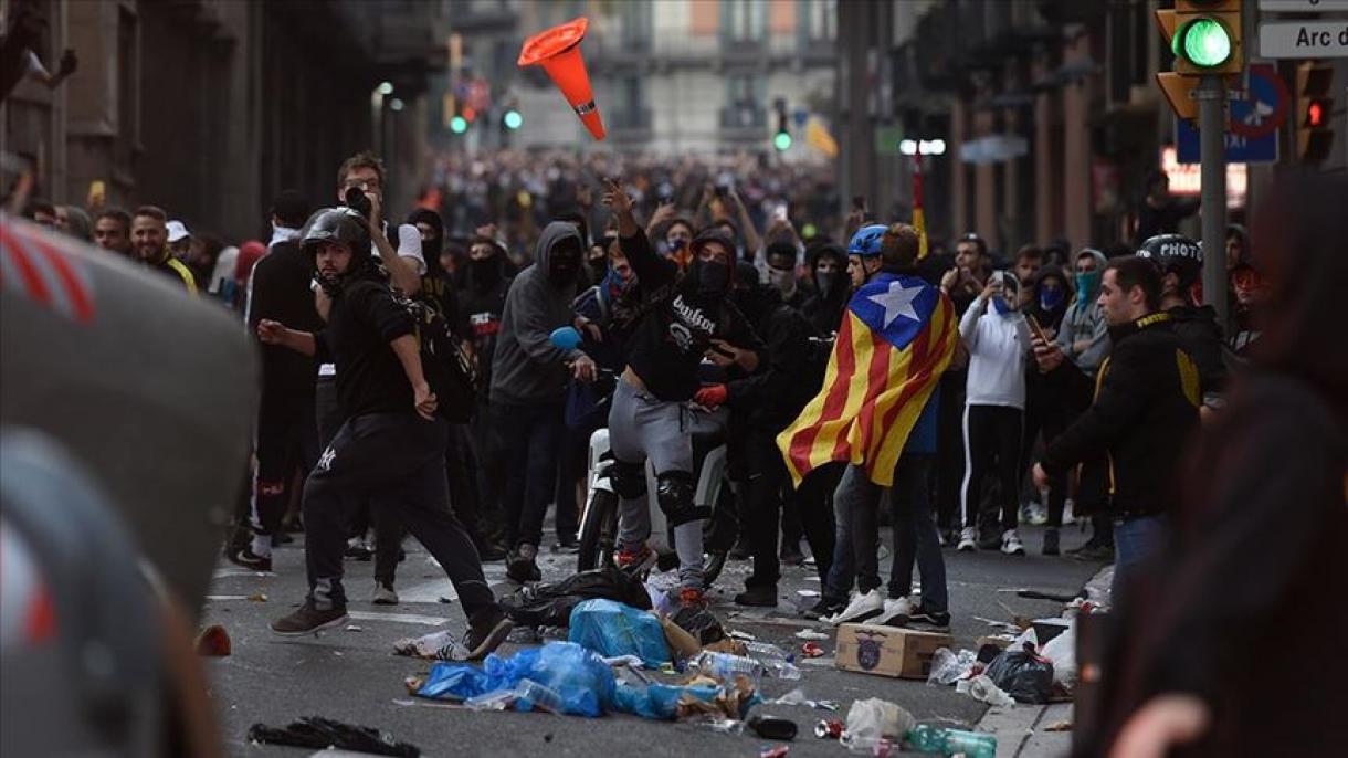 Distúrbios em Barcelona deixam pelo menos 17 detidos e 62 feridos