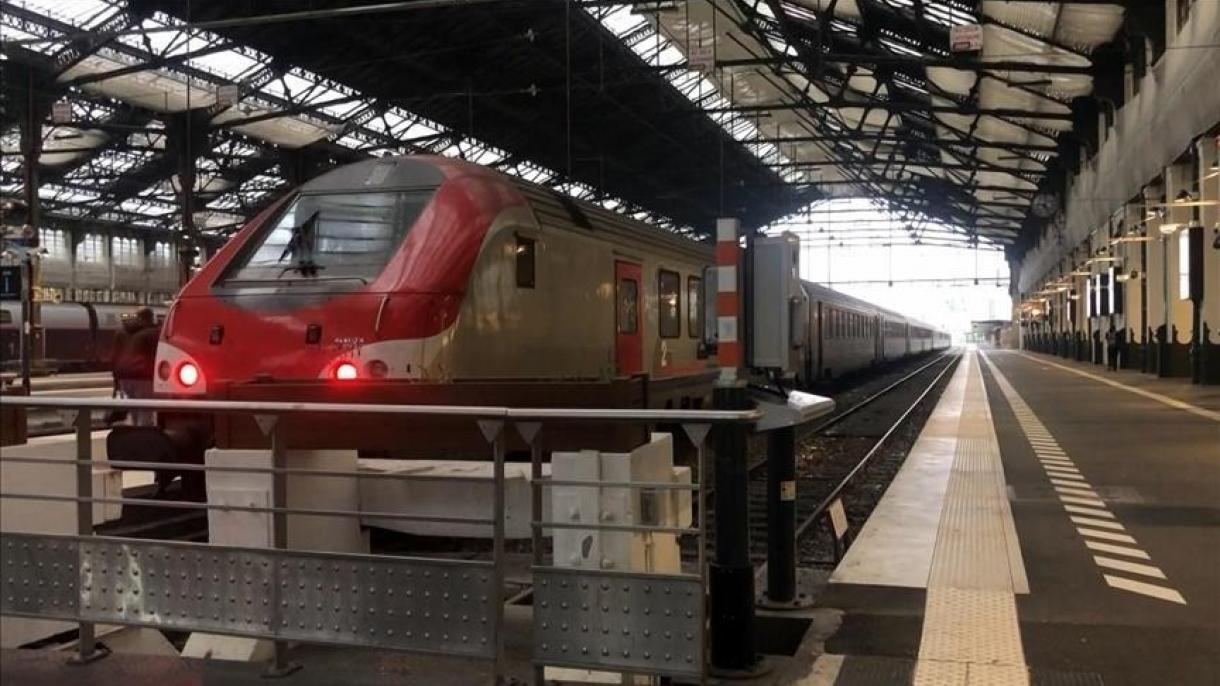 Huelga ferroviaria en Francia podría dejar a 200.000 viajeros sin trenes en Navidad