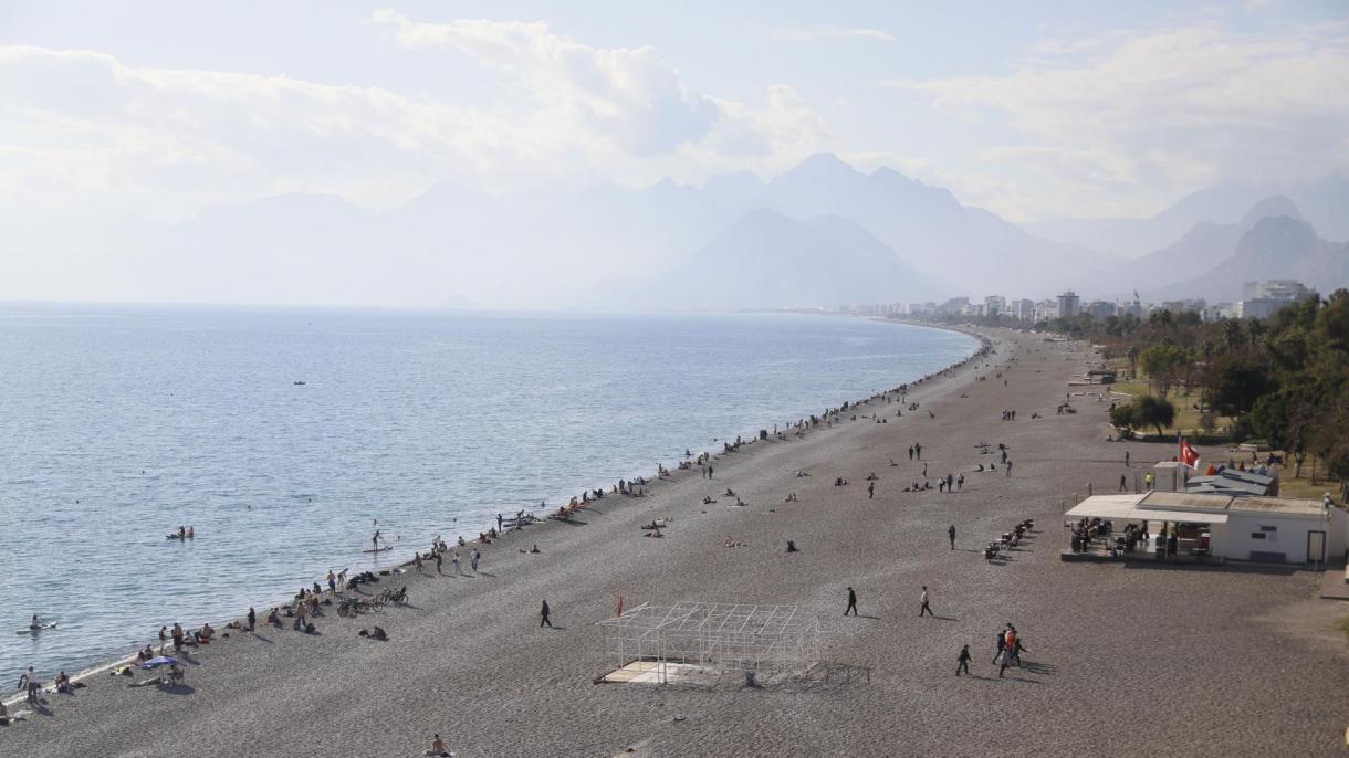 افزایش شمار توریست‌های بازدیدکننده از شهر ساحلی آنتالیا