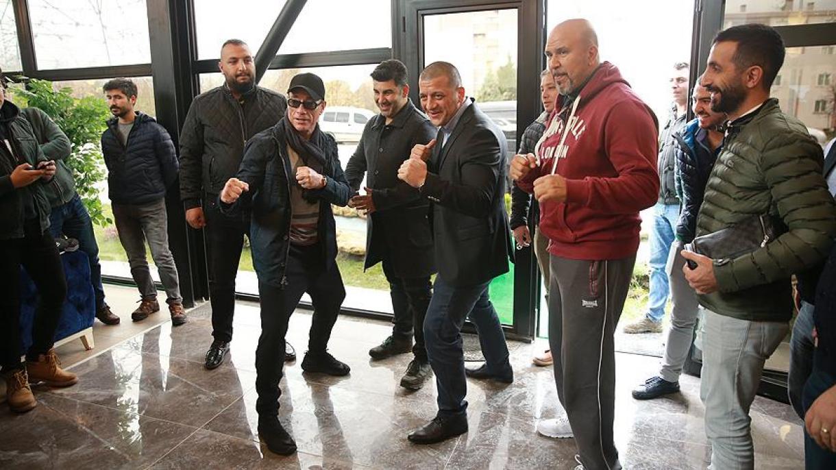 Jean-Claude Van Damme megnyitja a fitness központot Törökországban