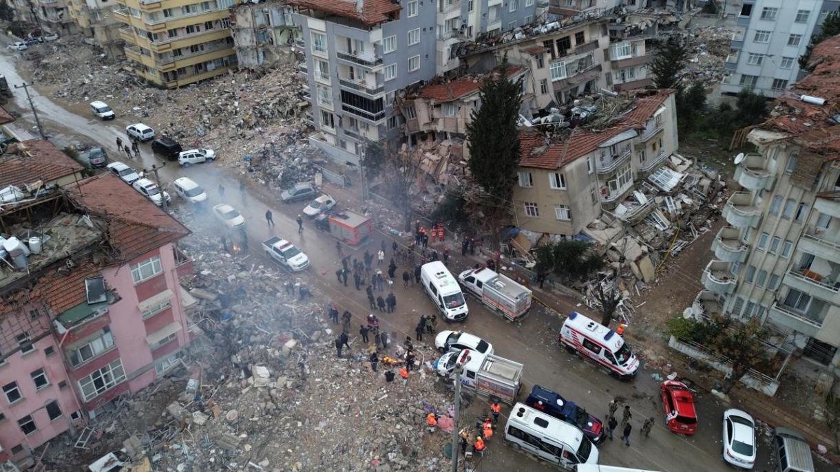 Загиналите в земетресението са над 45 хиляди...