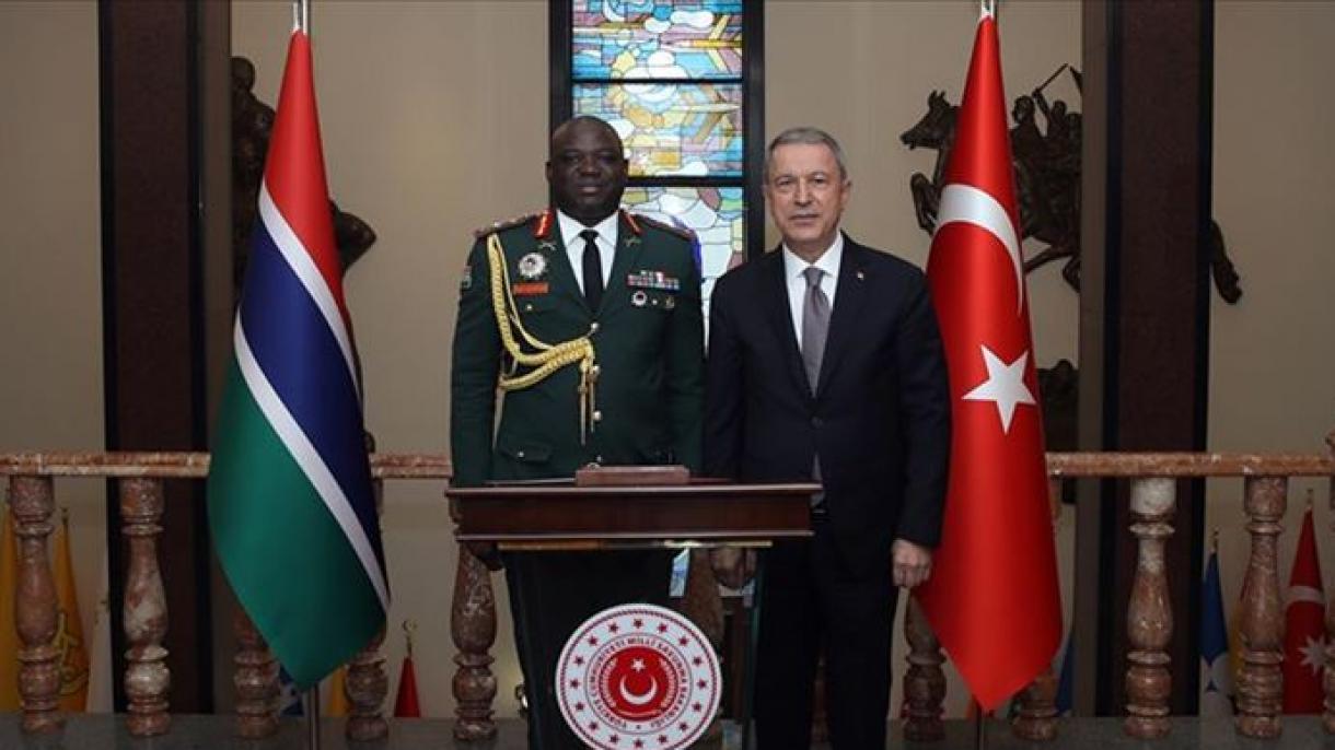 Hulusi Akar,Gambiya Bosh shtab boshlig'i general-leytenant Masanneh Kinteh bilan uchrashdi.