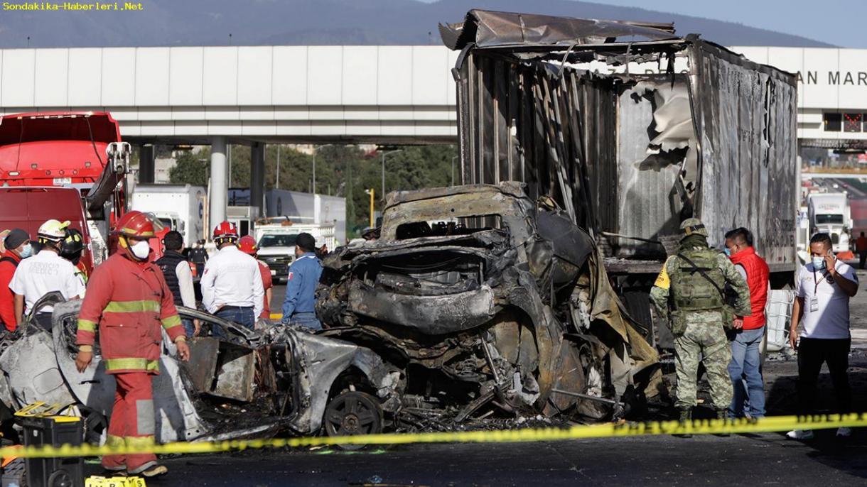Accidente en la autopista México-Puebla deja al menos una veintena de muertos