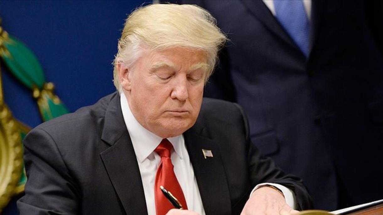 Trump firma sanzioni all' Iran