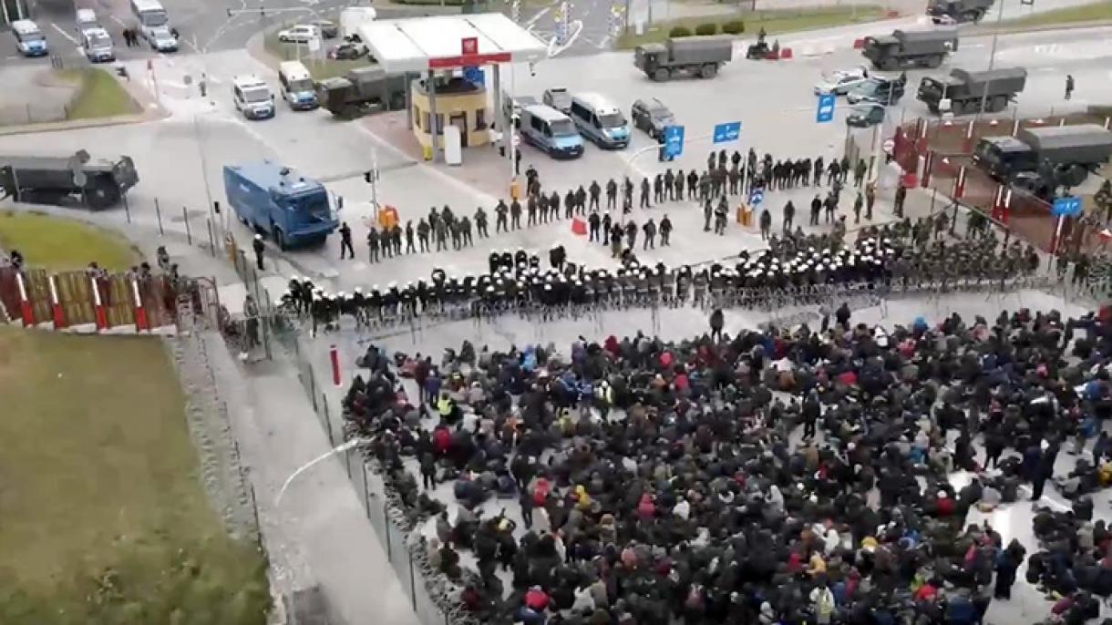 Los inmigrantes irregulares entre Bielorrusia y Polonia se desplazaron al punto de cruce fronterizo