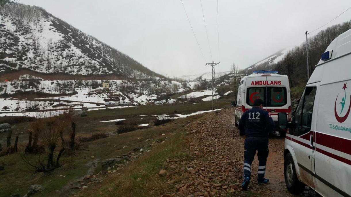 Caen mártires 12 personas al estrellarse de un helicóptero en Tunceli