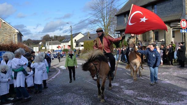 Започна карнавалът в турското село...