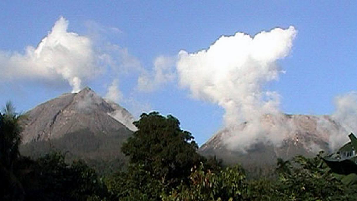 فوران آتشفشان لوتوبی لاکی-لاکی در اندونزی