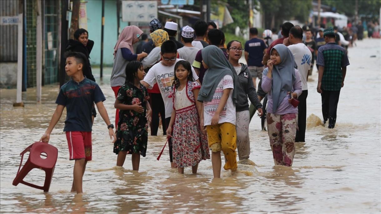 Inundaciones en Indonesia dejan hasta el momento 50 muertos y nueve desaparecidos