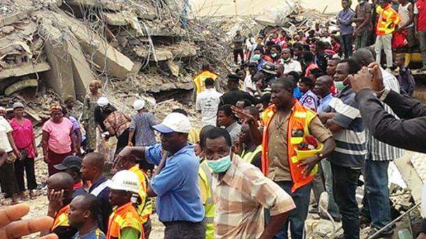 Crolla edifico in Nigeria