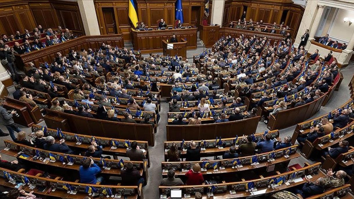 Ukrainanyň parlamenti ýurtda harby mobilizasiýa üçin şertleri berkidýän kanun kabul etdi