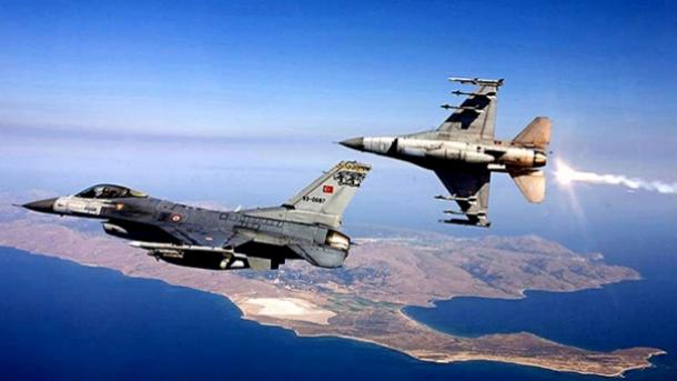 Aviones de caza turcos atacan los puestos del PKK en el norte de Irak