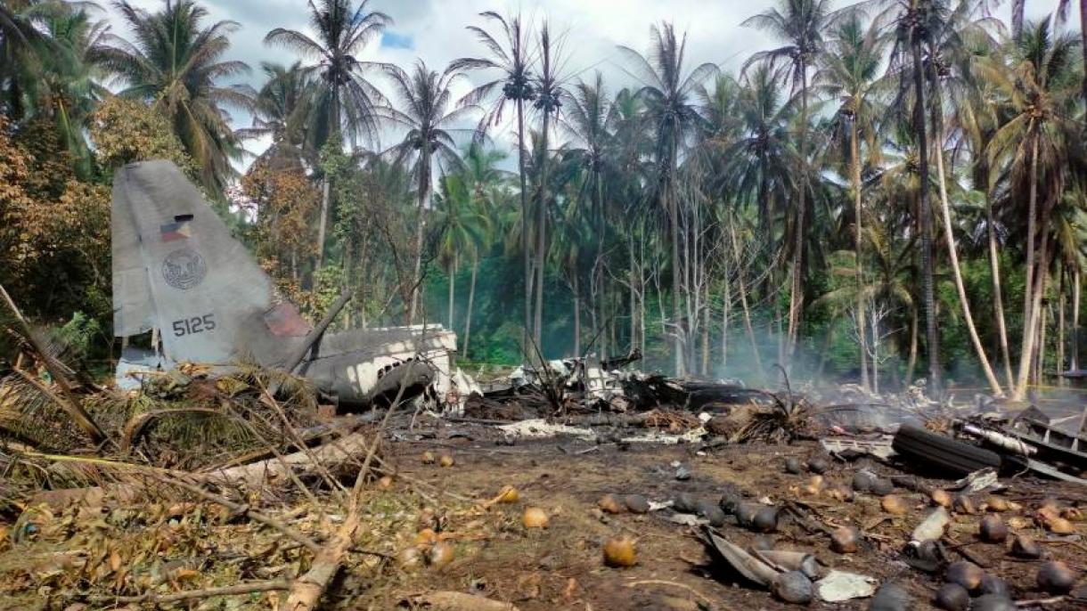 Um avião militar cai com 85 pessoas a bordo nas Filipinas