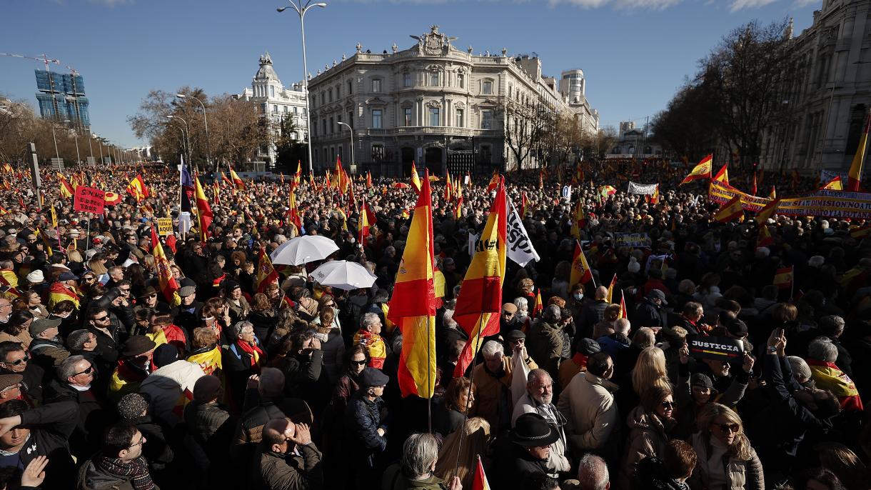 Decenas de miles de personas concentradas en Madrid contra el Gobierno de Sánchez