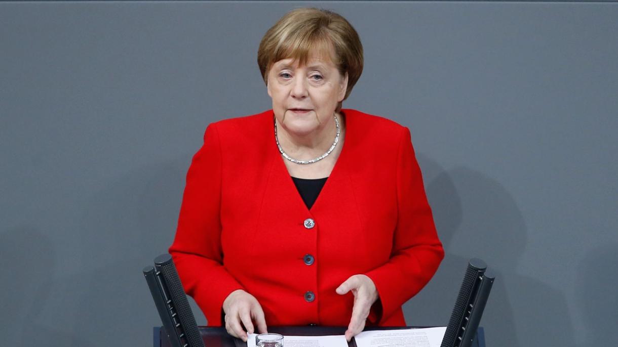 Merkel:  Ue vive giorni difficili a causa  questa crisi senza precedenti