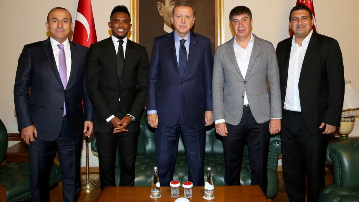 El famoso futbolista Eto se pronuncia sobre el presidente Erdogan y Turquía