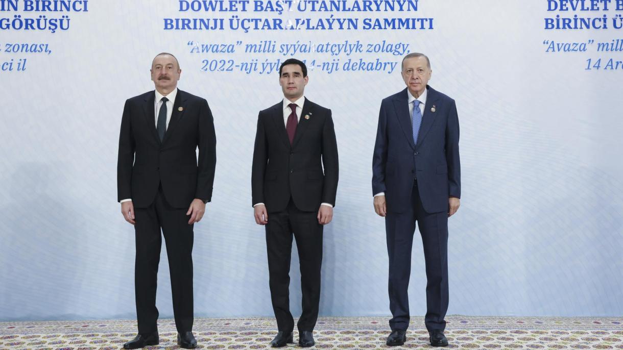 Эрдоган үч өлкөнүн мамлекет башчыларынын саммитине катышууда