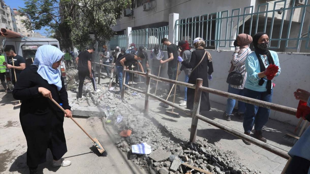 Gazze'de ateşkesin ardından sokaklar temizleniyor (3).jpg