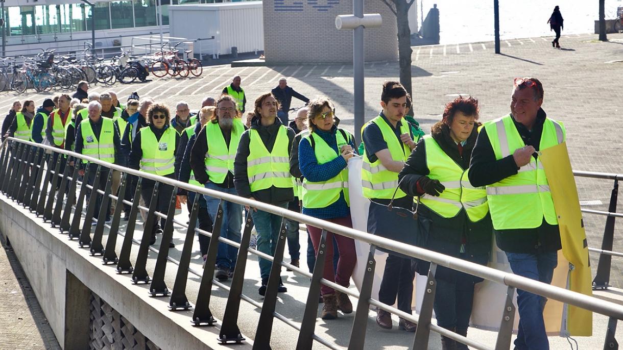 Gollandiýada sary ýeňsizliler 14-nji gezek protest ýörişini geçirdi