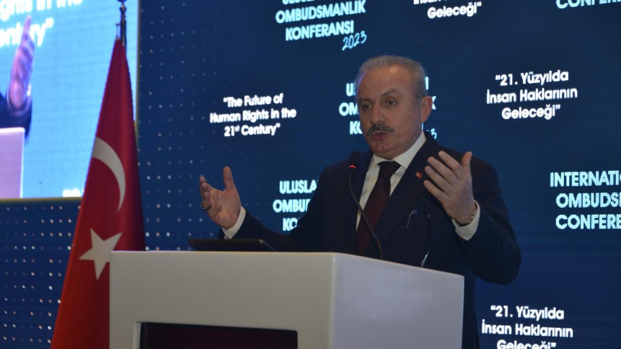 Türkiyä parlamentı spikerı Garrinıñ kitabın tänqıyt'läde