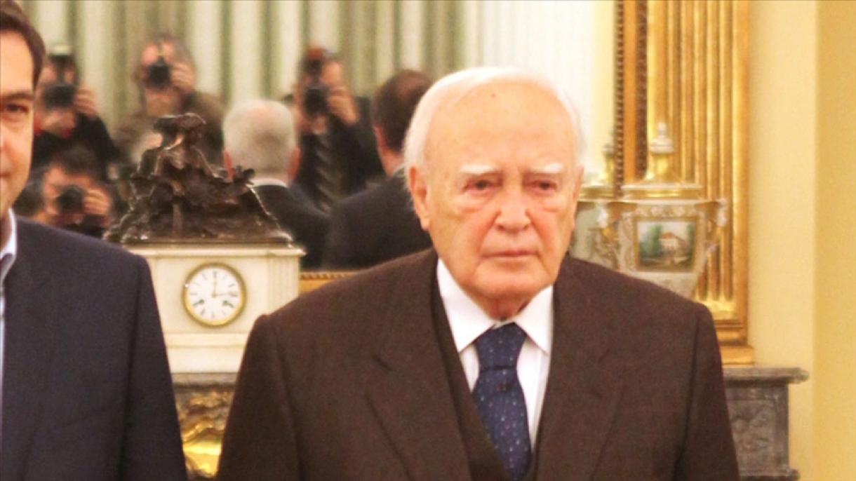 Grecia, è morto l'ex presidente Karolos Papoulias