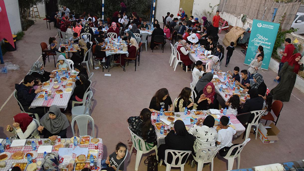 Fälästinle yätimnär öçen iftar aşı