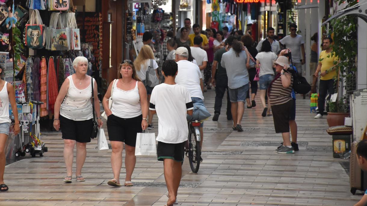 Bodruma gələn turistlərin sayı hər gün daha da çoxalır