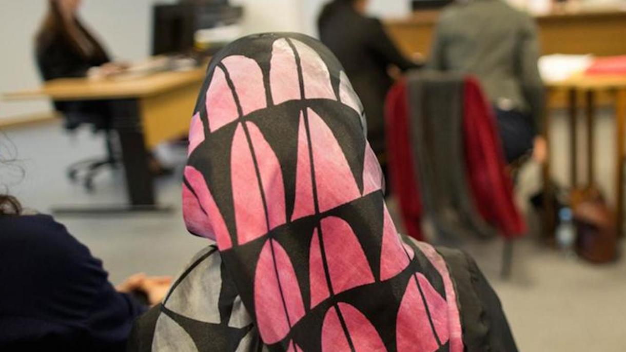17岁穆斯林女孩在德国遭种族主义袭击