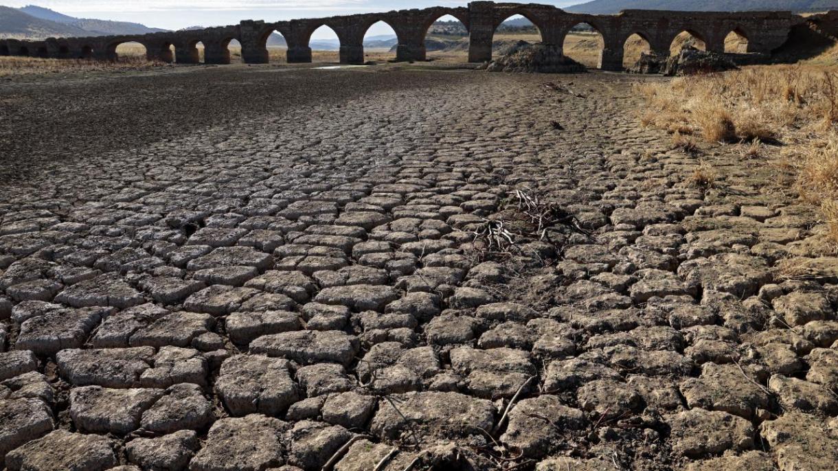 Ministro francés: El país se encuentra en “estado de alerta” por el riesgo de sequía este verano