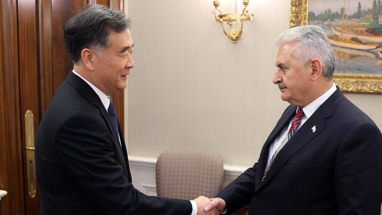 وانگ اولین دیدار خود را با بینالی یلدیریم نخست وزیر ترکیه انجام داد.