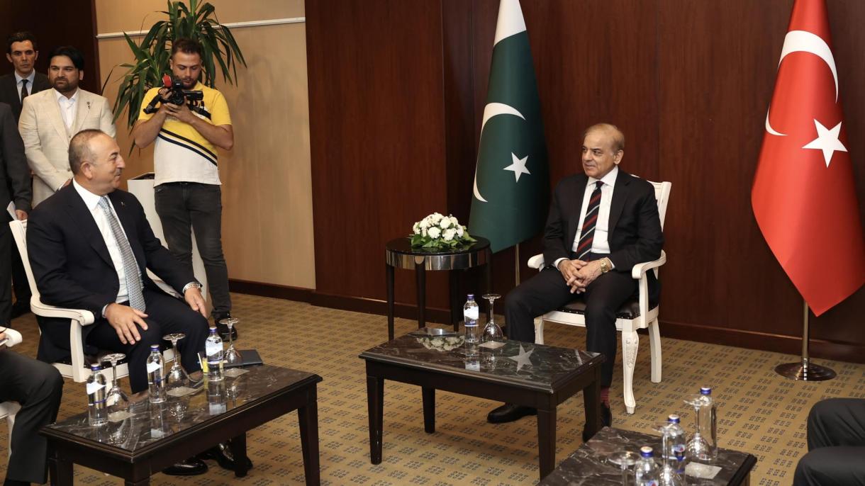 وزیر امور خارجه ترکیه با نخست وزیر پاکستان ملاقات کرد
