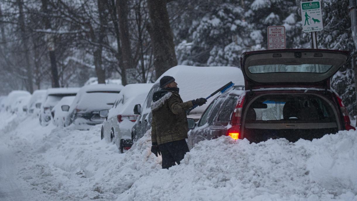 美国因暴风雪取消数千个航班