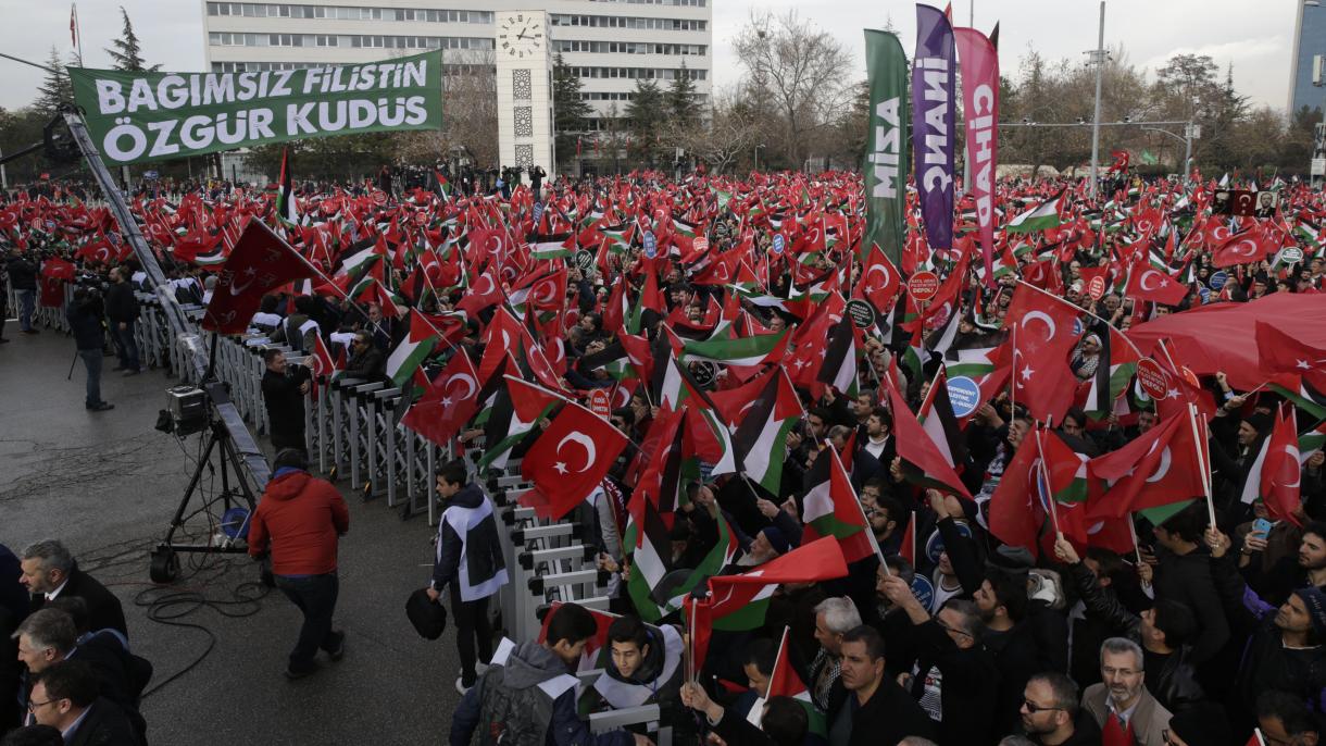 Ankara migliaia scesi in piazza per protestare  la decisione su Gerusalemme