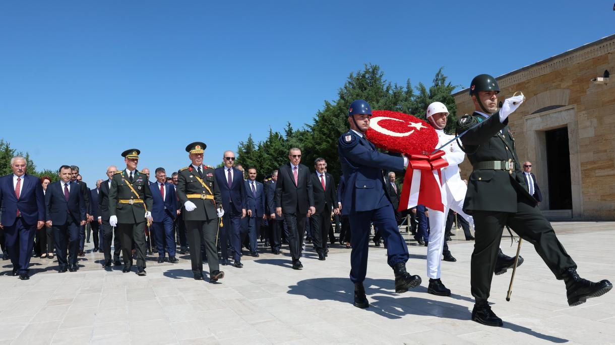 Ердоган постави венец в Мавзолея на Ататюрк...