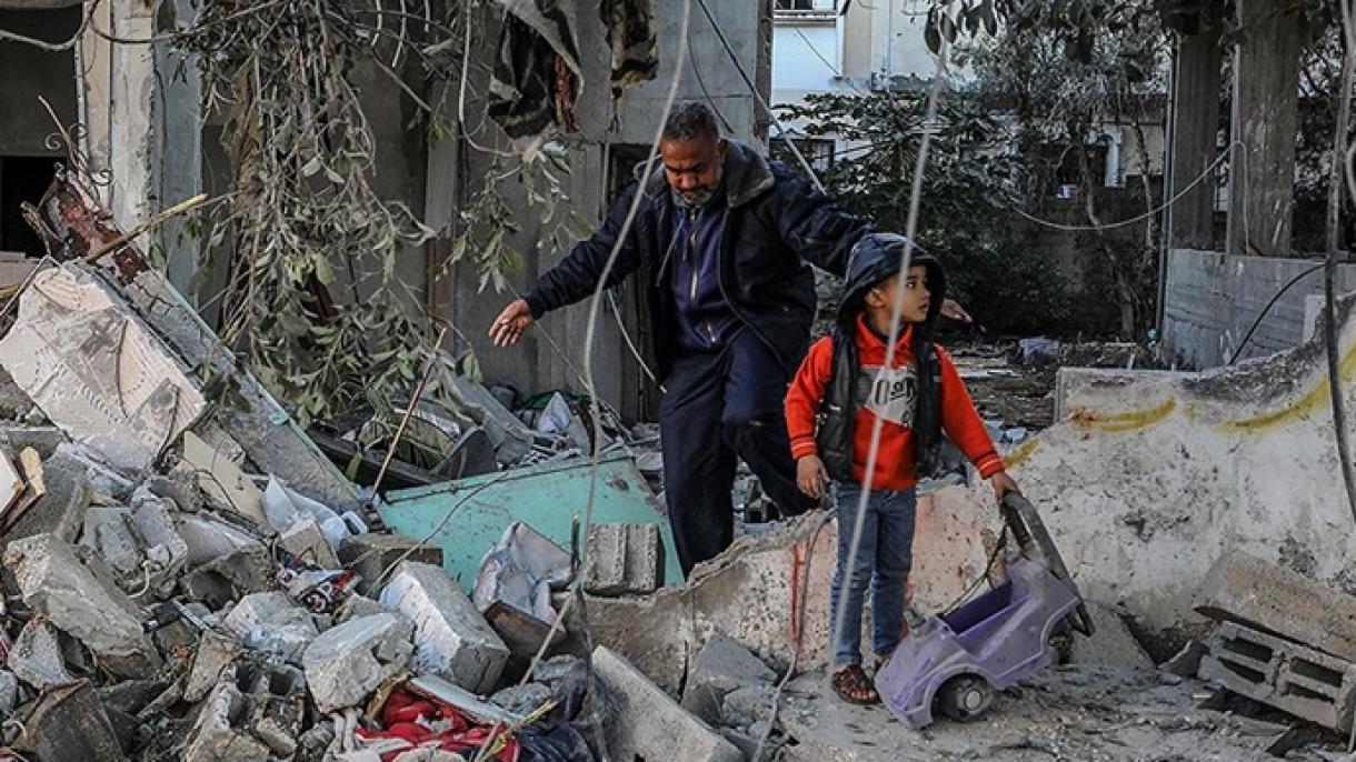 Los aviones de combate israelíes atacaron a Rafah donde habia palestinos que migraron desde Gaza