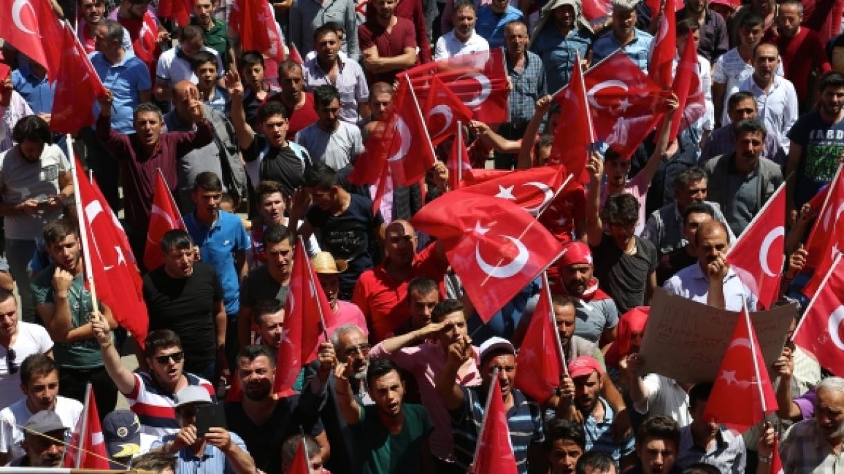 世界多国为未遂政变中的土耳其烈士祈祷