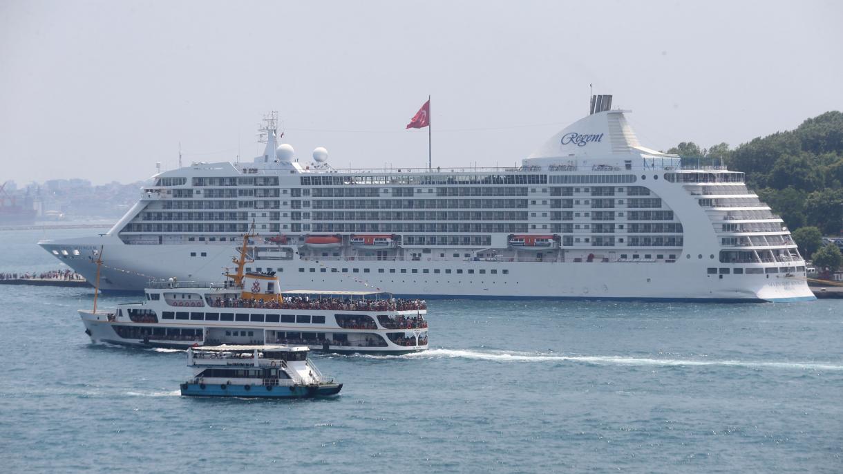 イスタンブールに豪華客船 4年ぶり