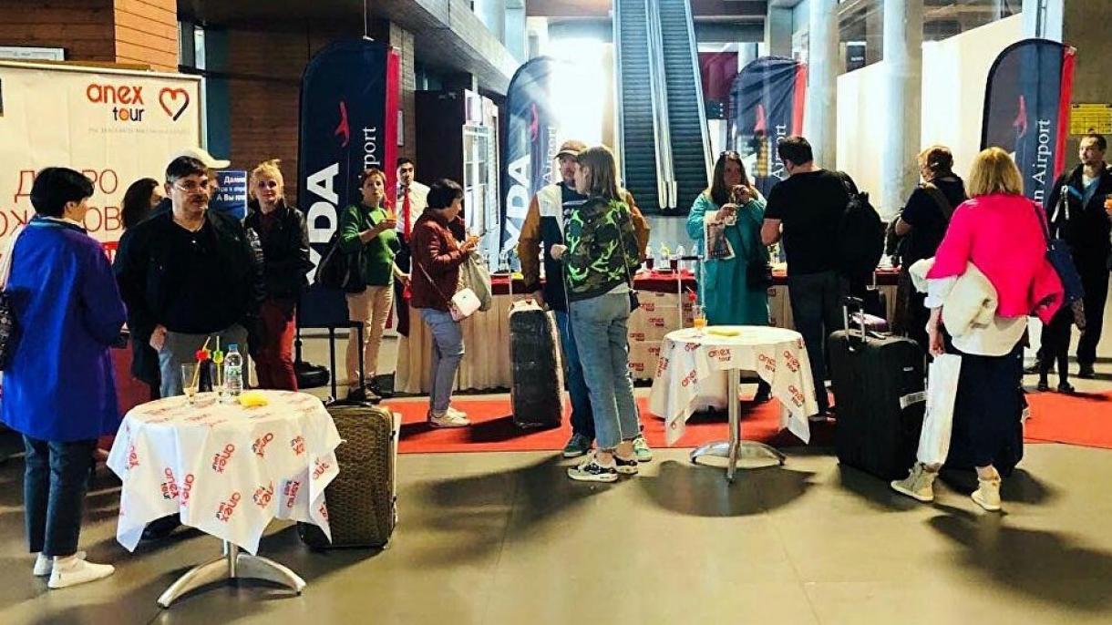 首批俄罗斯游客抵达旅游胜地穆拉