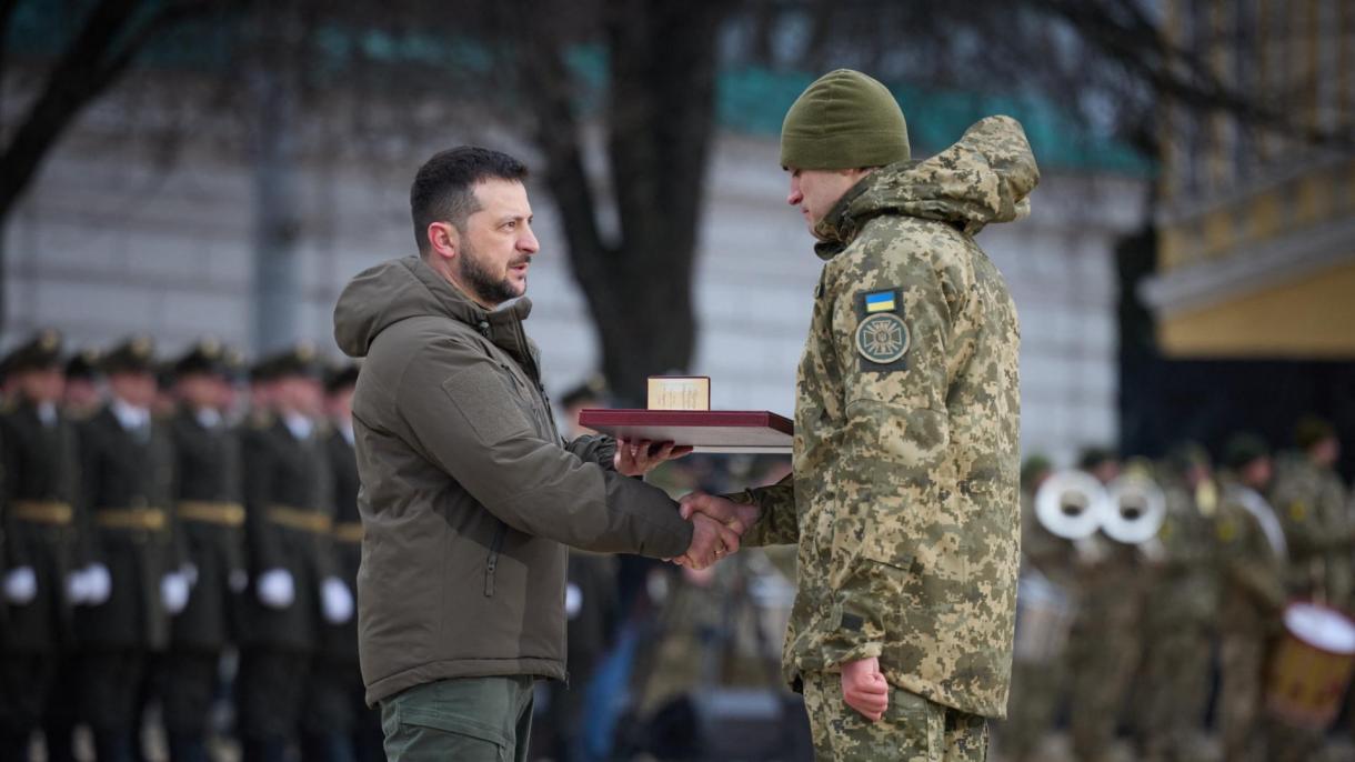 俄乌战争周年 乌克兰总统向士兵颁发国家勋章