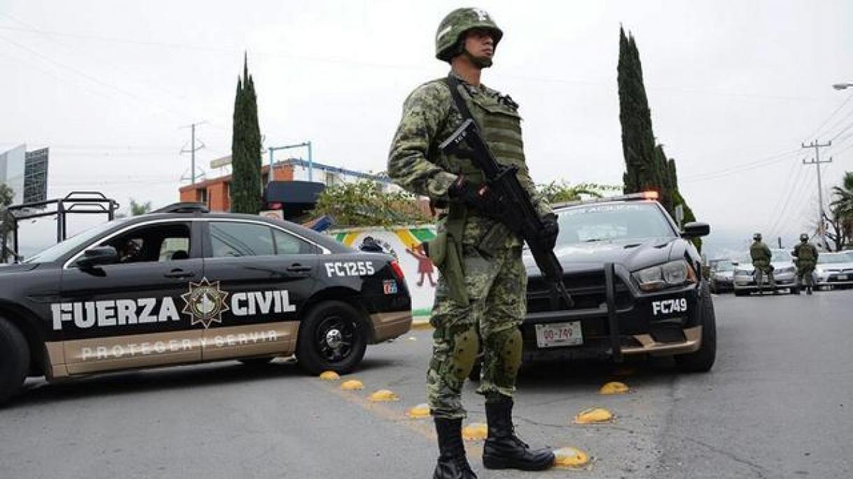 Нападатели отвлякоха полицаи в Мексико...