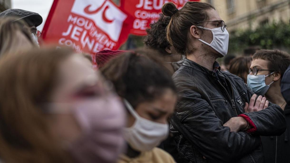 Professores em França estão em greve