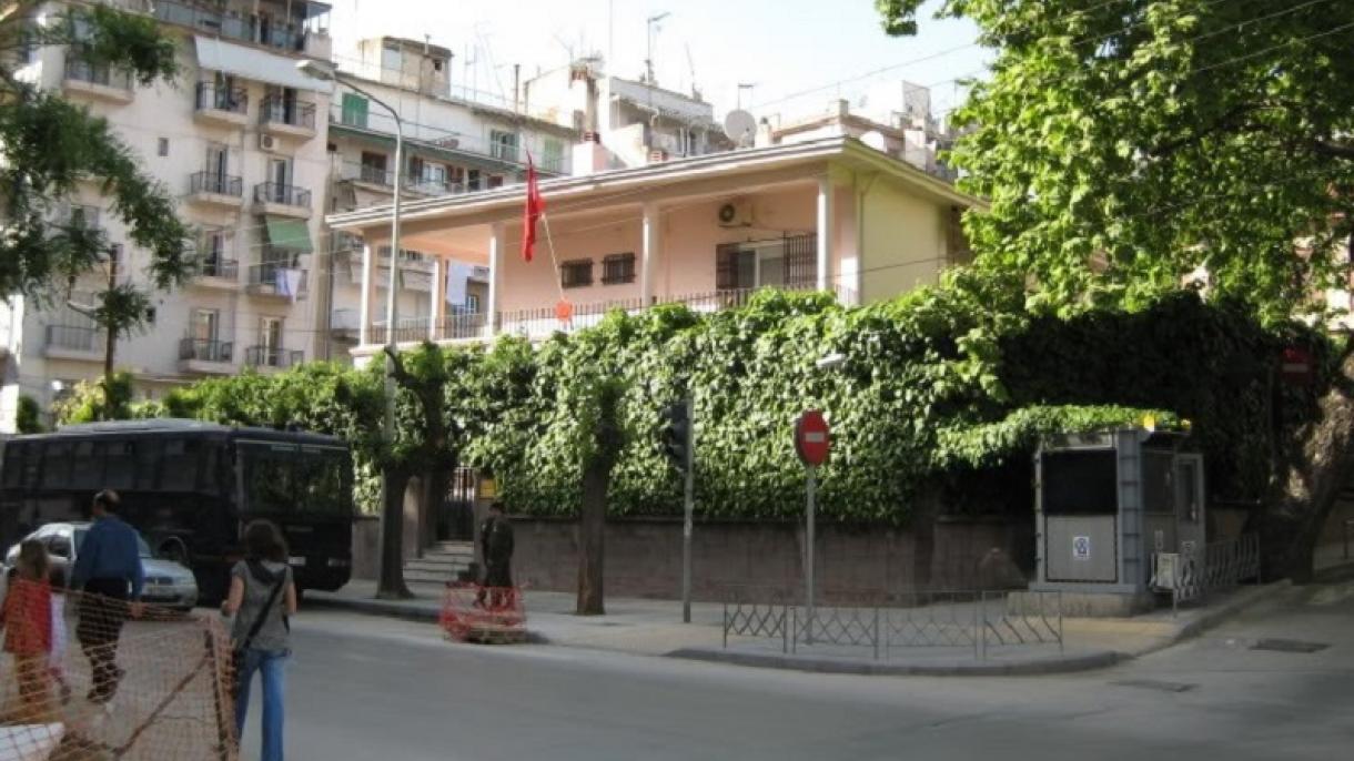 Ataque pirómano contra policías delante del consulado turco en Tesalónica